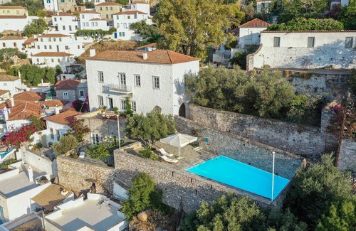 idhra Villa | Villa elegante con maravillosas vistas y piscina