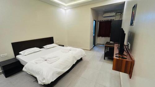 Baga Casa | Claudina baga beach