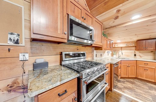 Sautee Nacoochee Casa | Clay Days - Majestic Views, Seasonal Pool, Hot Tub, Deck, & Fire Pit