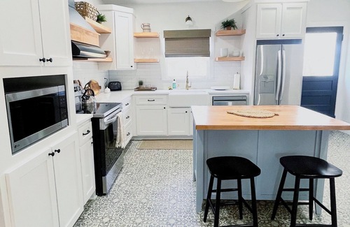 Brazos Casa | Clay Oak Cottage 2BR/1BTH, 6 blocks from Silos