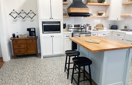 Brazos Casa | Clay Oak Cottage 2BR/1BTH, 6 blocks from Silos
