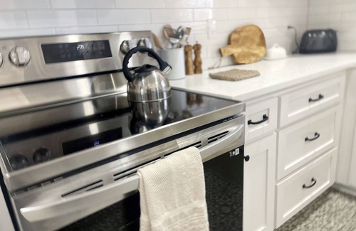 Brazos Casa | Clay Oak Cottage 2BR/1BTH, 6 blocks from Silos