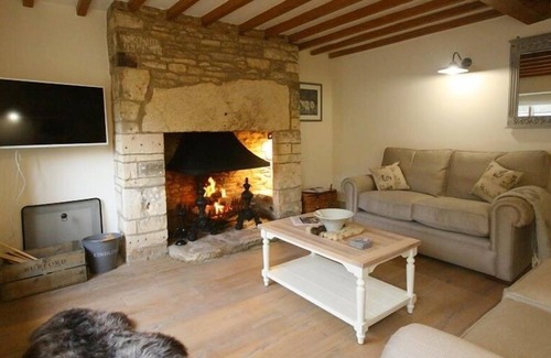 Barnsley Cabaña | Claypot Cottage, BARNSLEY, Gloucestershire