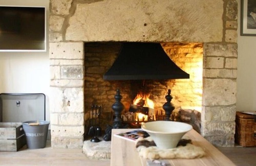 Barnsley Cabaña | Claypot Cottage, BARNSLEY, Gloucestershire