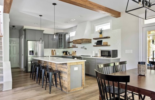 Clayton Casa | Clayton 3BR Modern Farmhouse & Downtown Sleeps 8