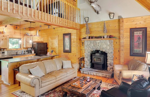 Cle Elum Casa | ¡NUEVO! ¡Cabaña de montaña Cle Elum con bañera de hidromasaje y senderos!
