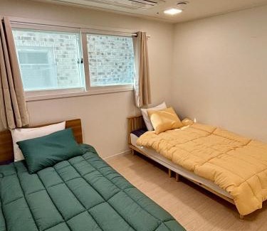Gaebong-dong Apartamento | Clean 2 SuperSingle Beds House