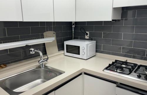 Gaebong-dong Apartamento | Clean 2 SuperSingle Beds House
