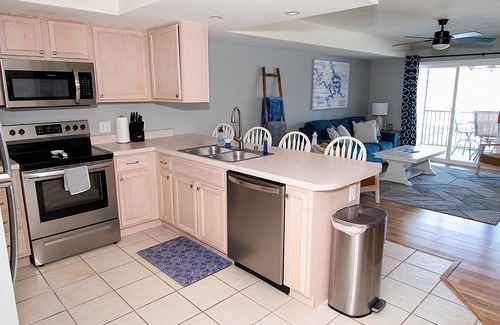 Lakeland Condominio | Clean 2BD 2BA Condo w Slip - 5 Minutes to Bagnell Dam! Plus Pool & Swim Dock!