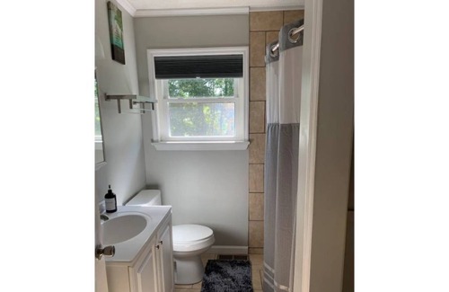 Trenton Casa | Clean 3 bedroom 2 bath home. Remodeled.