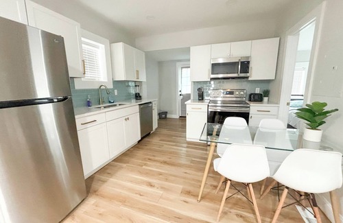 Pueblo Apartamento | Clean 3-BR, Pet Friendly, 5 mins to Riverwalk, Free WiFi