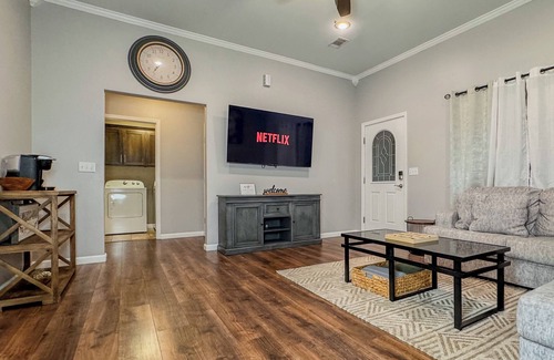 Russellville Casa | Clean! 5Bed home. Centrally located. Privacy