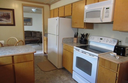 Sandpoint Apartamento | Limpio, espacioso y luminoso apartamento de un dormitorio en Hermosa Sandpoint, Idaho