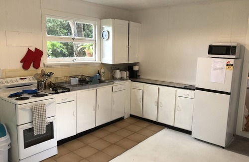 Macmasters Beach Casa | Clean and cheerful, family friendly, surrounded by nature - 60m from the beach