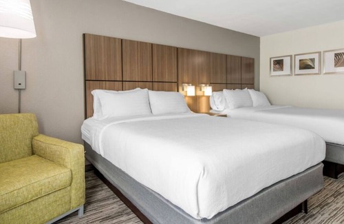 Tropic Casa | Clean and Comfy! 2 Modern Units, Pool