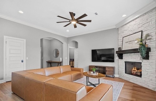 Bentonville Casa | Clean and comfy! Perfect place to work or relax. Between XNA & dtwn!