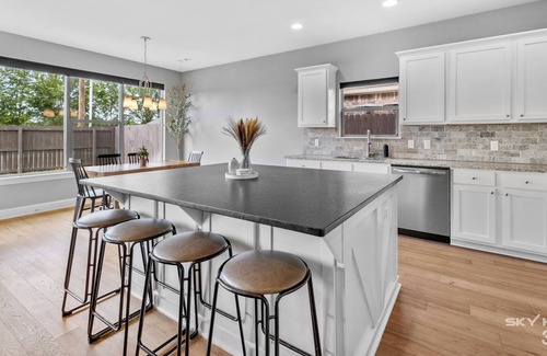 Bentonville Casa | Clean and comfy! Perfect place to work or relax. Between XNA & dtwn!