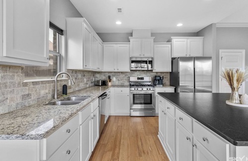 Bentonville Casa | Clean and comfy! Perfect place to work or relax. Between XNA & dtwn!