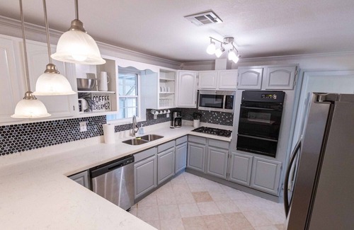 Brent Casa | Clean and Cozy, close to PCC