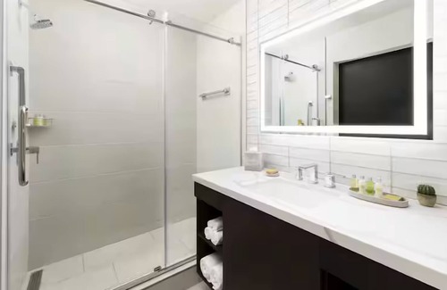 Downtown Tucson Hotel | Clean and Cozy Room Perfect for Relaxation w/ Pool & On-Site Dining Options