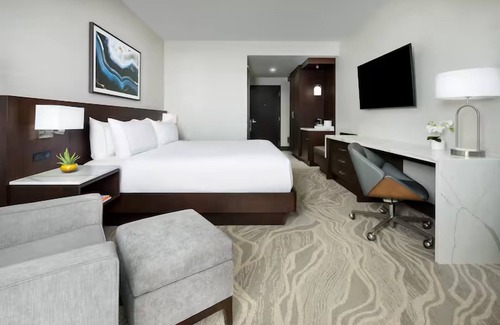 Downtown Tucson Hotel | Clean and Cozy Room Perfect for Relaxation w/ Pool & On-Site Dining Options