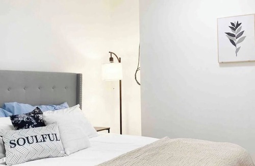 Hoover Apartamento | Clean and fresh basement apartment close to all the action!