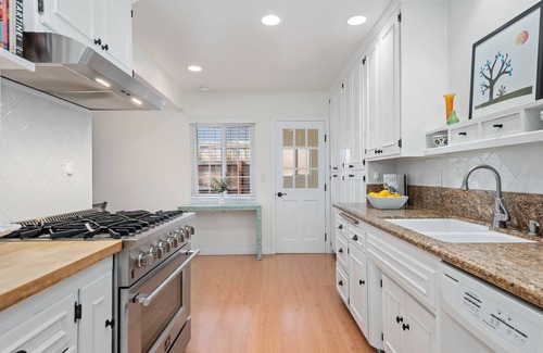 West Mesa Casa | Clean and fresh Mesa Home with Spa, Close to Beach!