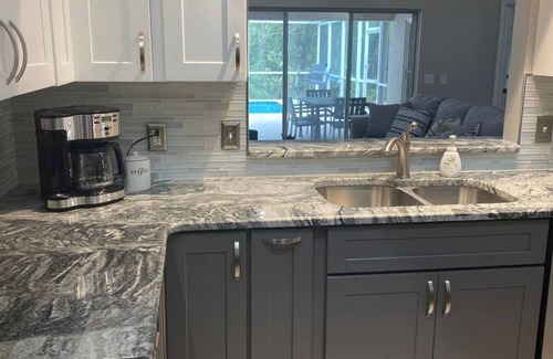 Dunnellon Casa | Clean and modern home, sparkling heated pool, near river