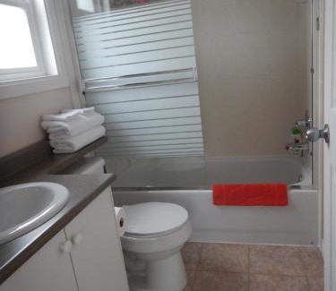 Coquitlam Casa | Clean and Quiet 2 bdr 2 bthr private entrance entire guests suite near Coquitlam Center mall and skytrain
