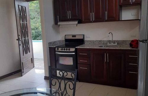 Esterillos Este Condominio | Condominio limpio y seguro, a solo pasos del océano con piscina y cerca de todo