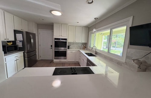 Leawood Casa | Clean and Updated 4 bedroom home in heart of Prairie Village