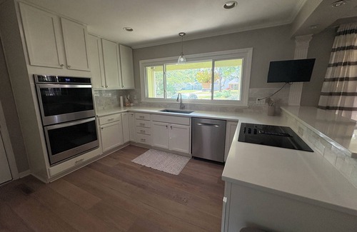 Leawood Casa | Clean and Updated 4 bedroom home in heart of Prairie Village