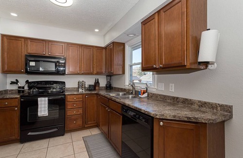 Bettendorf Casa | Clean and updated with a Hot Tub Minutes away from the new Bettendorf Waterpark