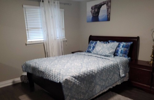 Durham Region Casa | Clean apartment with 4 free parking spaces.