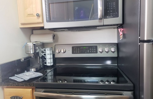 Oak Harbor Condominio | Clean, beautiful condo by Lake Erie! Perfect getaway for a family of four.