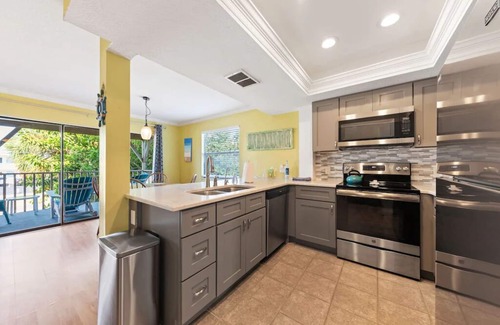Indian Rocks Beach Villa | Hermosa villa de playa recientemente renovada ubicada en el corazón de Indian Rocks Beach