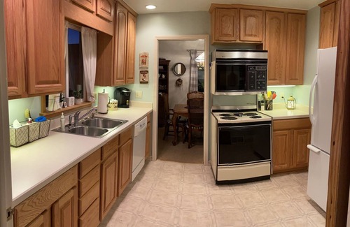 Billings Casa | Clean centrally located home. No work crews allowed