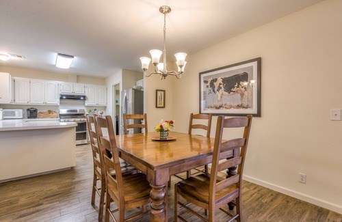 Jenks Casa | Clean clean clean, full kitchen, play area, quiet 3/2 - near Antiques & aquarium