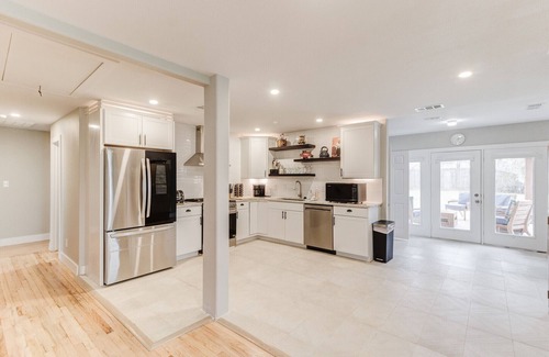 Central Arlington Casa | "Clean! CLEAN! !! Comfy! ! COMFORTABLE!!! ! BEST PLACE EVER!" FIVE STARS!!