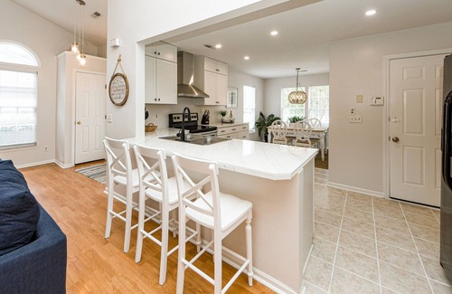 Mount Pleasant Casa | Clean Coastal Cottage 5min to beach & 15min to Charleston