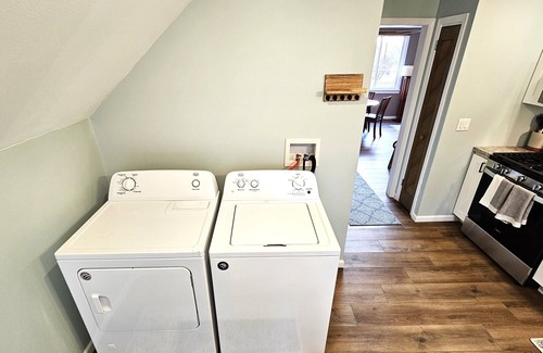 La Porte Apartamento | Cozy 2-Bedroom Apartment in Downtown LaPorte