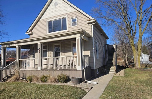 La Porte Apartamento | Cozy 2-Bedroom Apartment in Downtown LaPorte