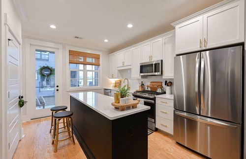 Hampton-Pinckney Historic District Casa | Clean & Comfortable - Walk to Downtown Greenville - Premier Host - Free Parking