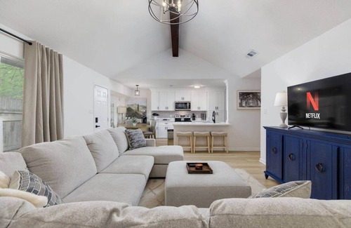 Mesa Ridge Casa | 3-bedroom house in cool Round Rock with WiFi, AC. Beautifully decorated!