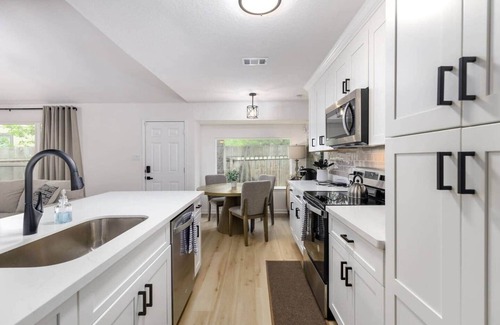 Mesa Ridge Casa | 3-bedroom house in cool Round Rock with WiFi, AC. Beautifully decorated!