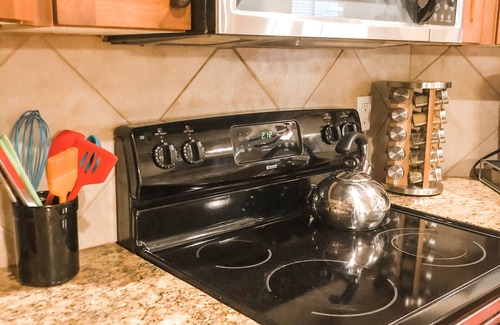 Meridian Casa | Clean, Comfy, and Cozy Near Everything! (Family and Dogs Friendly:)