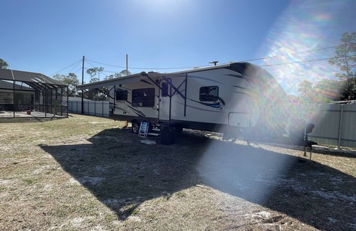 Joel Casa | Clean & Comfy Getaway