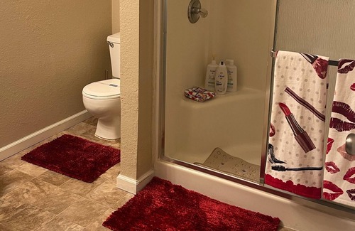 Carmichael Casa | Clean Comfy Studio