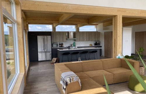 Mulmur Chalet De Esquí | Clean & contemporary country living with stunning views