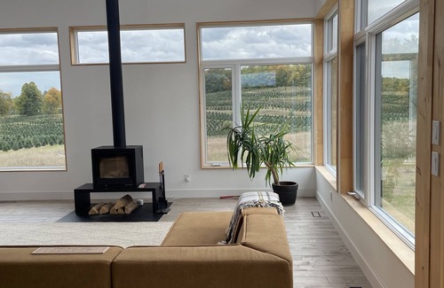 Mulmur Chalet De Esquí | Clean & contemporary country living with stunning views